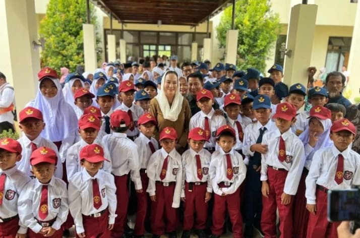 Lebih dari 44 Ribu Anak Keluarga Miskin Kembali Bersekolah Gratis melalui Program Sekolah Rakyat