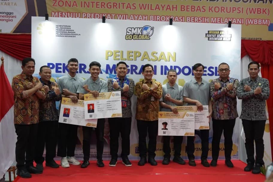 Wamen P2MI Lepas 37 CPMI ke Arab Saudi, Dorong Pekerja Migran Serap Teknologi dan Transfer Ilmu