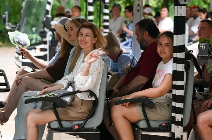 Tencent Luncurkan TenPayGo, Wisatawan Asing Bisa Bayar hingga Naik Transportasi di China Lewat Ponsel