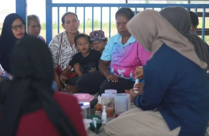 TEP UI Latih Warga Werianggi Olah Biji Pala Menjadi Produk Pembersih Tangan
