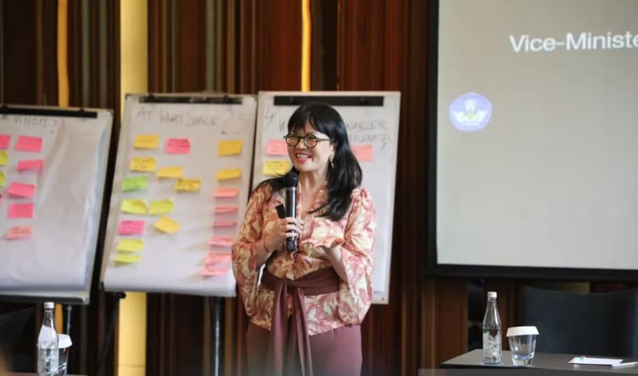 Wamendiktisaintek Stella Christie Ingatkan AI Jangan Menggantikan Proses Berpikir Siswa