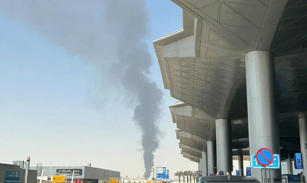 Serangan Houthi Tewaskan 12 Orang di Bandara Riyadh, Koalisi Arab Saudi Sebut Kejahatan Perang dan Siapkan Respons Tegas
