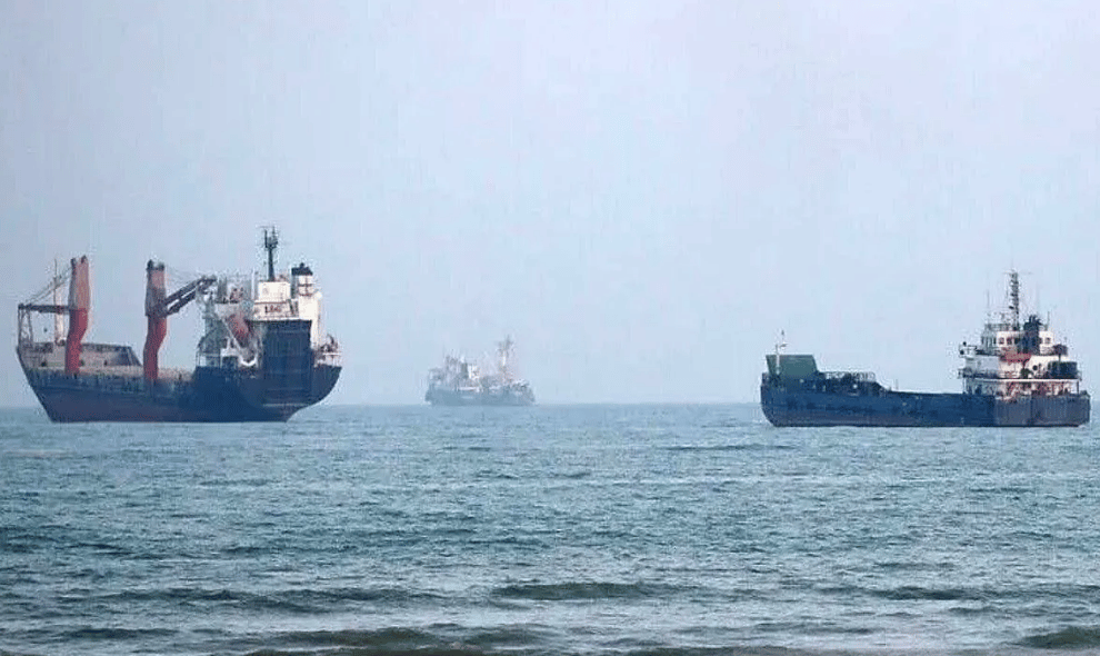 Supertanker Pengangkut Minyak Meledak di Selat Hormuz, IRGC Iran Sebut Kapal Tabrak Ranjau Laut