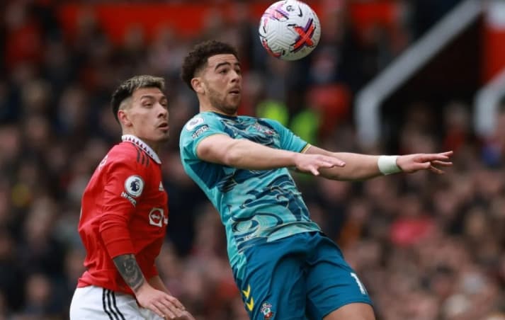 Lisandro Martinez Minta Maaf Usai Kritik Manajemen Manchester United