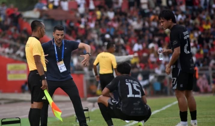 Carlos Pena Tuntut Persita Tampil Sempurna Lawan Persija Jakarta, Siap Hentikan Rekor Kemenangan Macan Kemayoran