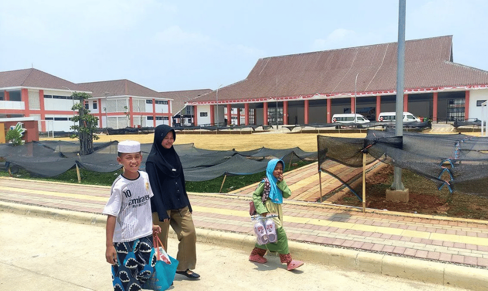 Kisah Juru Parkir di Bekasi yang Hampir Putus Asa Sekolahkan Anak, Kini Tiga Anaknya Belajar Gratis di Sekolah Rakyat