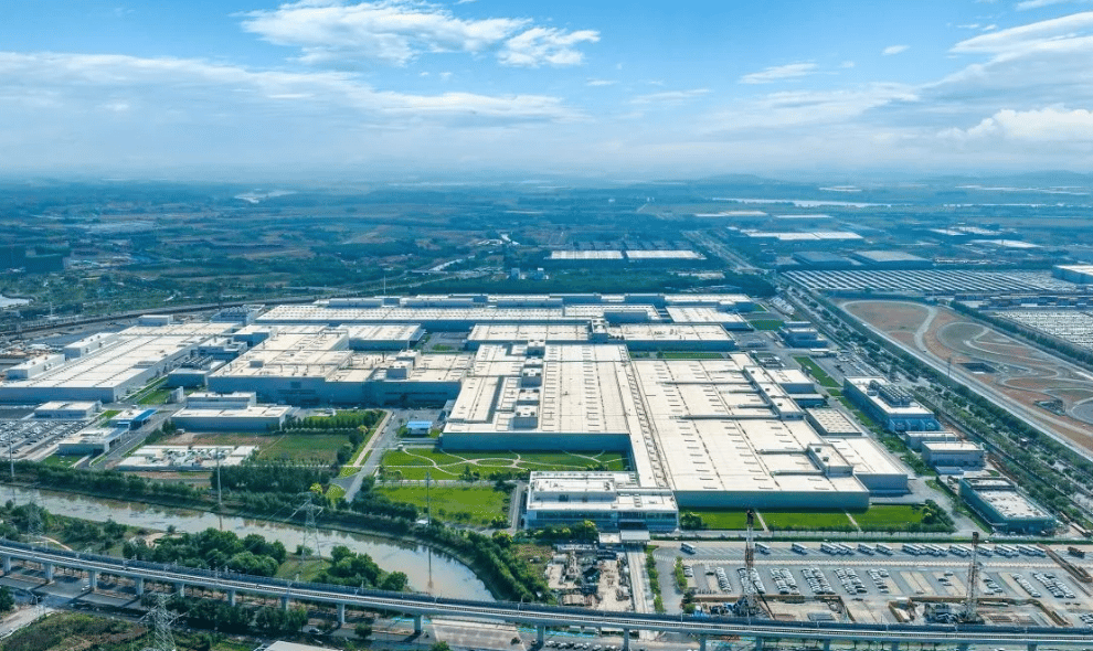 BMW Mulai Produksi Baterai Gen6 di China, Jarak Tempuh dan Kecepatan Pengisian Mobil Listrik Diklaim Naik 30 Persen