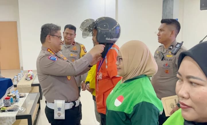 Polda Kalsel Latih 100 Pengemudi Ojol Berkendara Aman dan Menolong Korban Kecelakaan untuk Tekan Angka Laka Lantas