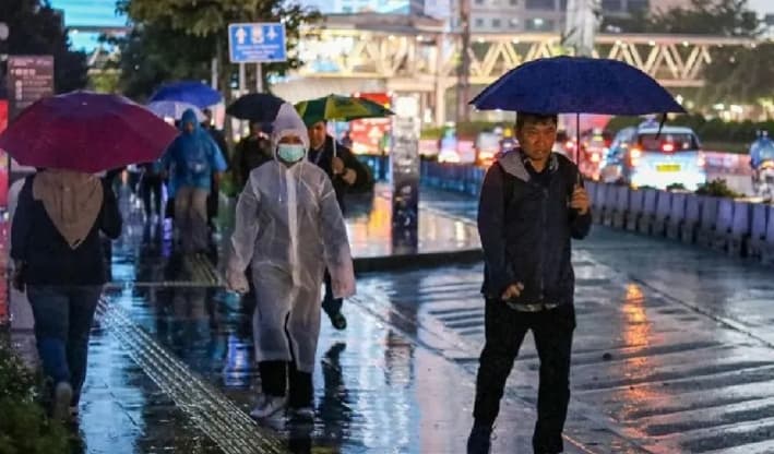 BMKG Prakirakan Jakarta Diguyur Hujan Ringan Kamis Malam, Suhu Udara Capai 33 Derajat Celsius