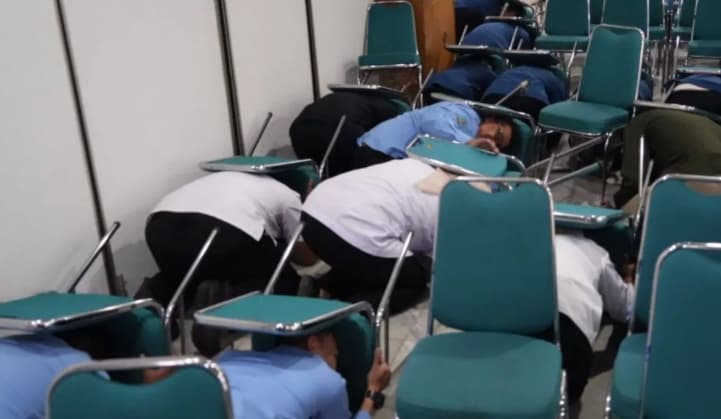 BPBD DKI dan Pemkot Jakarta Timur Gelar Simulasi Gempa Serentak, Uji Evakuasi Delapan Lantai dan Sistem Peringatan Dini