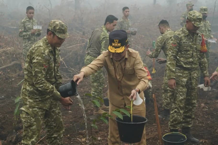Gubernur Kalteng Agustiar Sabran Tanam Pohon di Lahan Bekas Karhutla Tumbang Nusa, Dorong Pemulihan Lingkungan