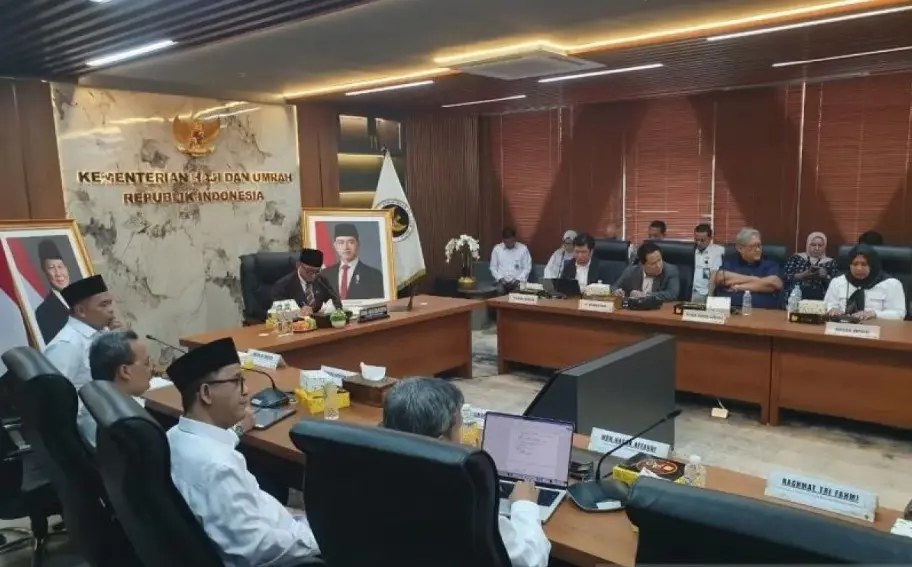 Kemenhaj Minta Travel Umrah Hindari Transit Malaysia dan Singapura, Dorong Maskapai Nasional Kuasai Pasar