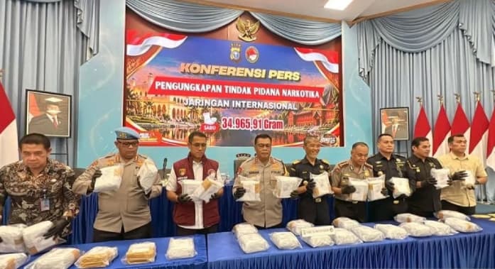 Polda Riau Bongkar Jaringan Narkoba Internasional Asal Malaysia, Sita 35 Kg Sabu dan Tangkap Lima Tersangka