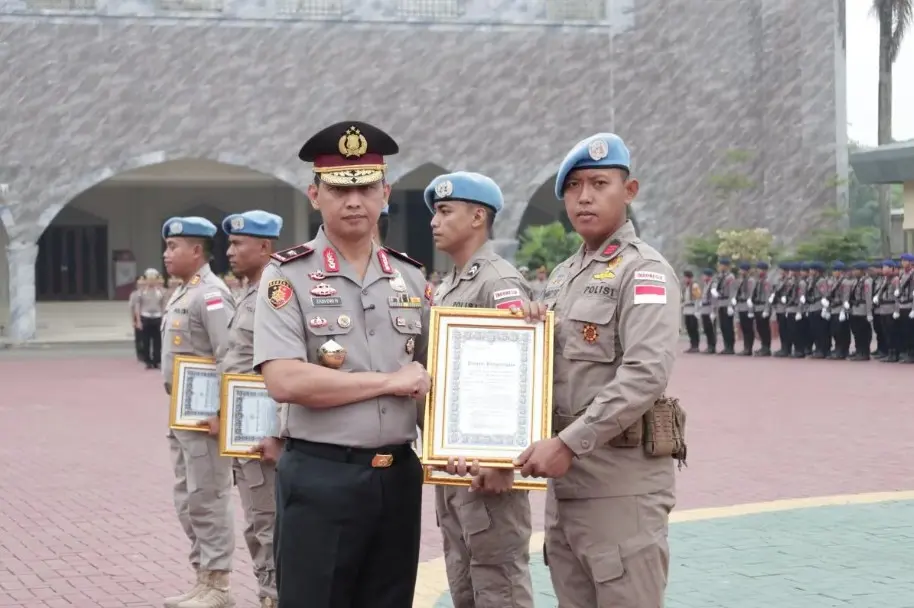 Kapolda Banten Beri Penghargaan kepada Lima Polisi yang Sukses Jalankan Misi Perdamaian PBB di Afrika Tengah
