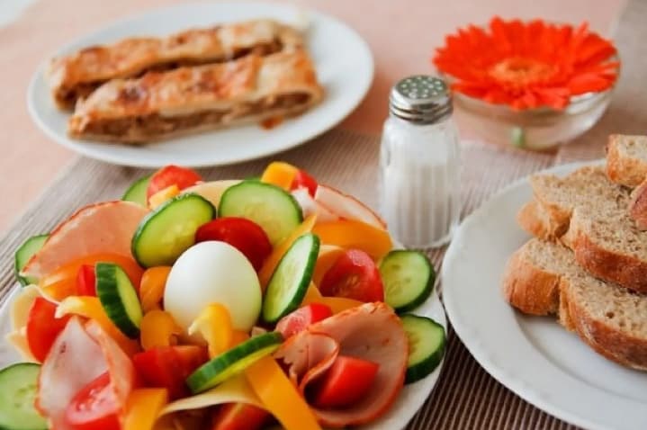 Ahli Gizi Ungkap Lima Makanan yang Sering Dianggap Tidak Sehat, Padahal Mengandung Nutrisi Penting bagi Tubuh