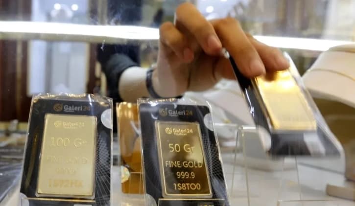 Harga Emas Pegadaian Jumat 30 Oktober 2026 Kompak Turun, Antam Rp2,585 Juta dan UBS Rp2,501 Juta per Gram