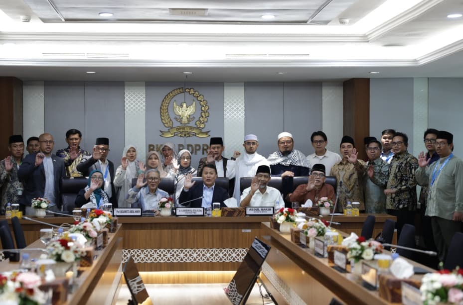 DPR RI Minta Pemerintah Dengarkan Aspirasi Masyarakat yang Desak Pembatalan Konser Andrea Bocelli di Indonesia