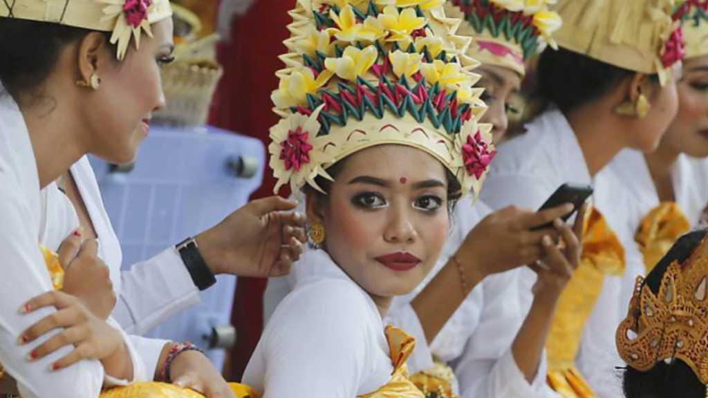 Mencari Kesetaraan Gender di KBBI, Mengapa Arti Kata Perempuan Begitu Negatif?