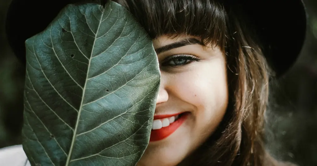 4 Langkah Ciptakan Riasan Wajah 'No Makeup Look' Tahan Seharian