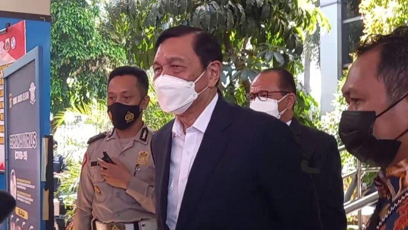 Luhut Sambangi Polda Metro untuk Laporkan Haris Azhar