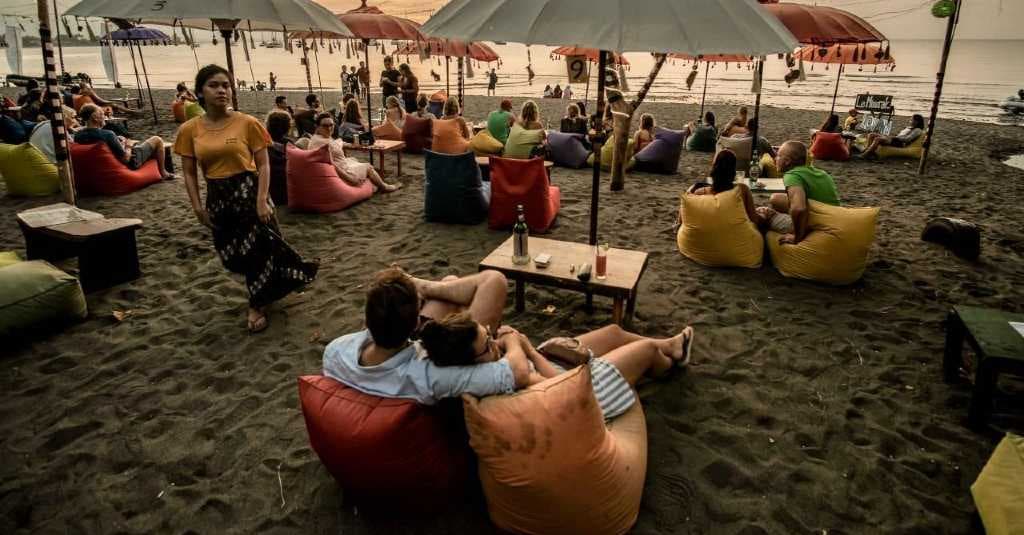Menparekraf Bahas Pentahapan Pembukaan Bali Bersama Stakeholder Pariwisata