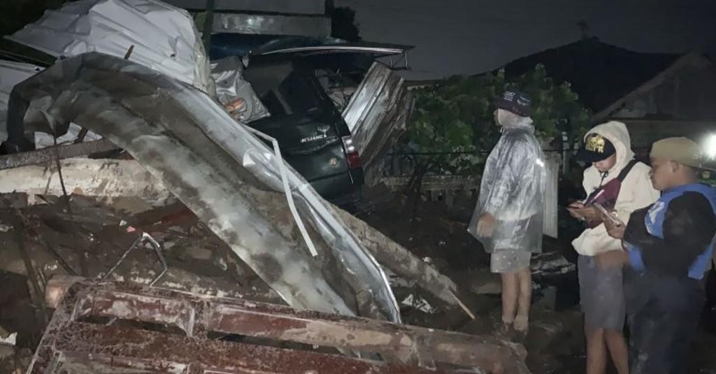 Banjir Bandang Terjang Kota Batu: 15 Orang Dilaporkan Hanyut Terseret Arus