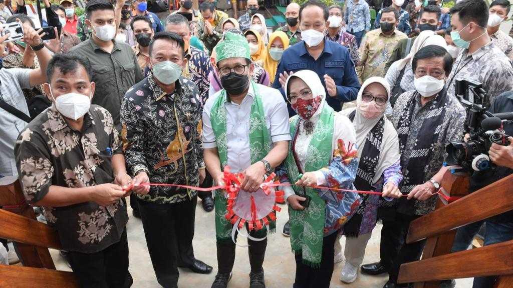 Bangun Desa Wisata Berbasis Budaya Lokal, Gus Halim-Bupati Belitung Timur Berbalas Pantun