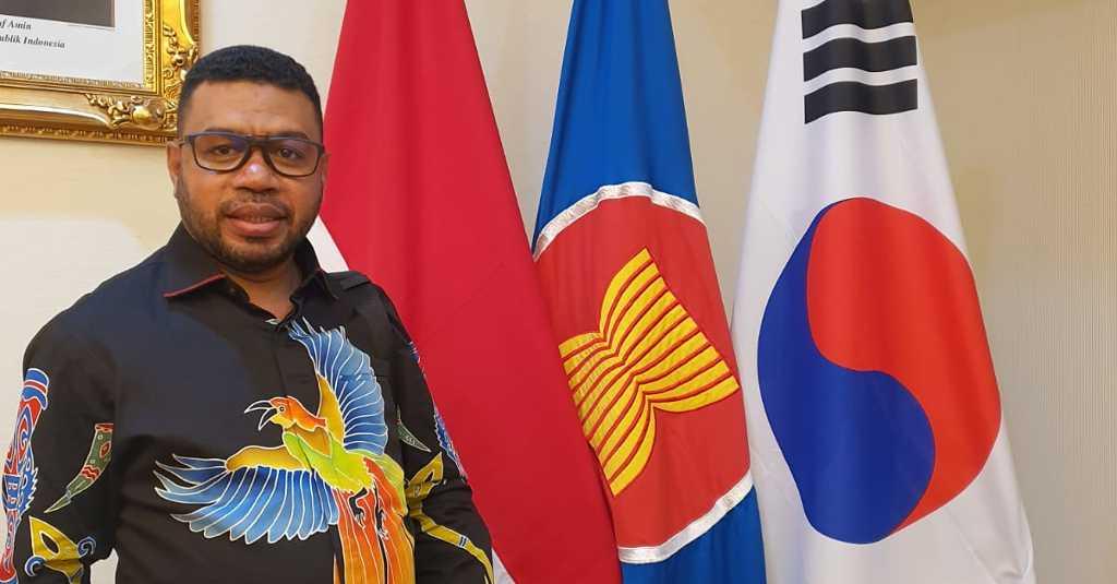 Senator Filep Minta Usut Tuntas 6 TKA Ilegal Asal China di Waropen