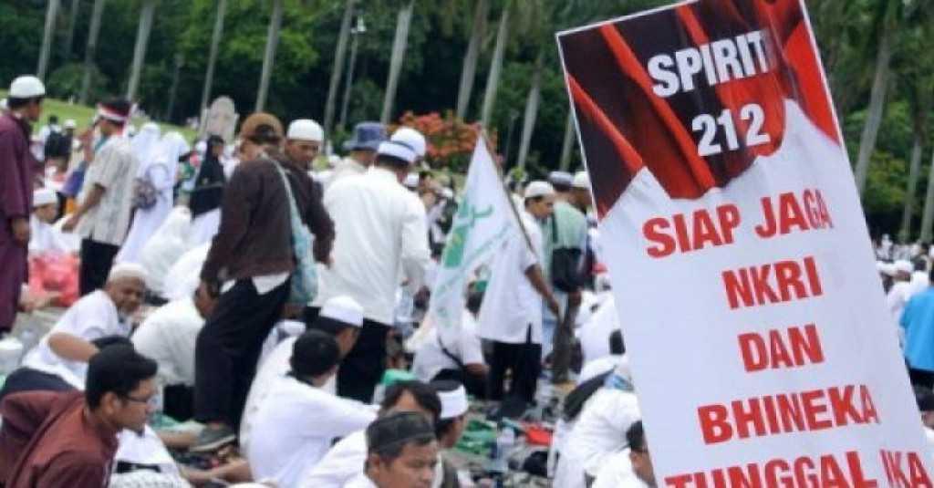 Massa Aksi Reuni 212 Mulai Berdatangan ke Masjid At-Tin