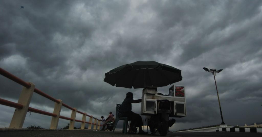 Harap Waspada! BMKG Sebut Suspek Badai Tropis Menguat dalam 72 Jam ke Depan