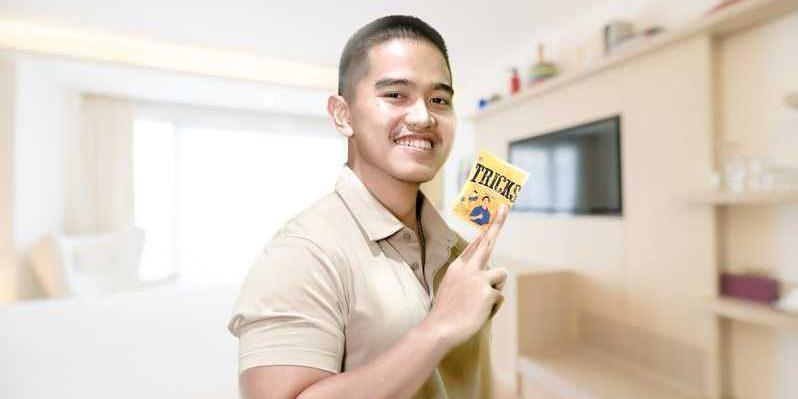 Heboh, Snack Gambar Kaesang Anak Jokowi Ada di Pesawat Garuda