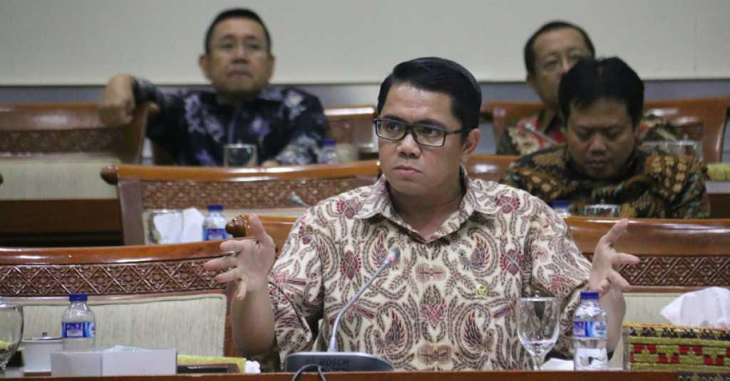 Sentil Arteria Dahlan, Dedi Mulyadi: Apa Salahnya Pakai Bahasa Sunda?