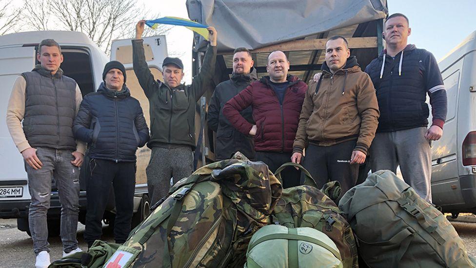 Warga Ukraina di Inggris Mudik, Mau Ikut Perang Usir Rusia