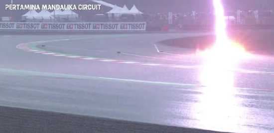 Ngeri Banget, Petir Sambar Lintasan Balap MotoGP Mandalika, Lihat Videonya