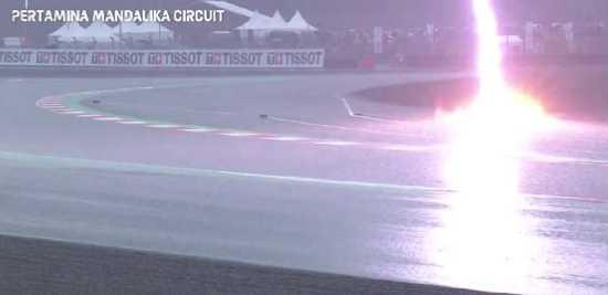 Ngeri Banget, Petir Sambar Lintasan Balap MotoGP Mandalika, Lihat Videonya