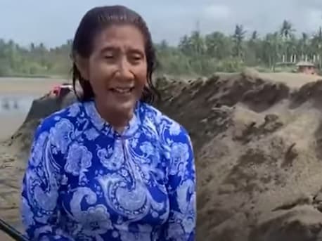 Susi Pudjiastuti Marah Pantai Pangandaran Berserakan Sampah Plastik, Susi: Buang Sampah Begini, Saya Tenggelamkan