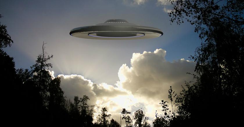 Viral! Seorang Ayah di AS Melihat Penampakan 'UFO' di Kebun Rumahnya
