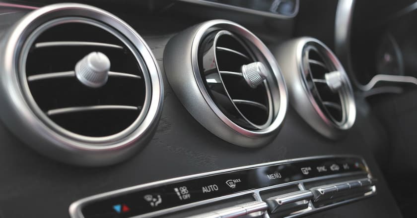 Merokok di Dalam Mobil Ber-AC Aman Kok, Tapi..