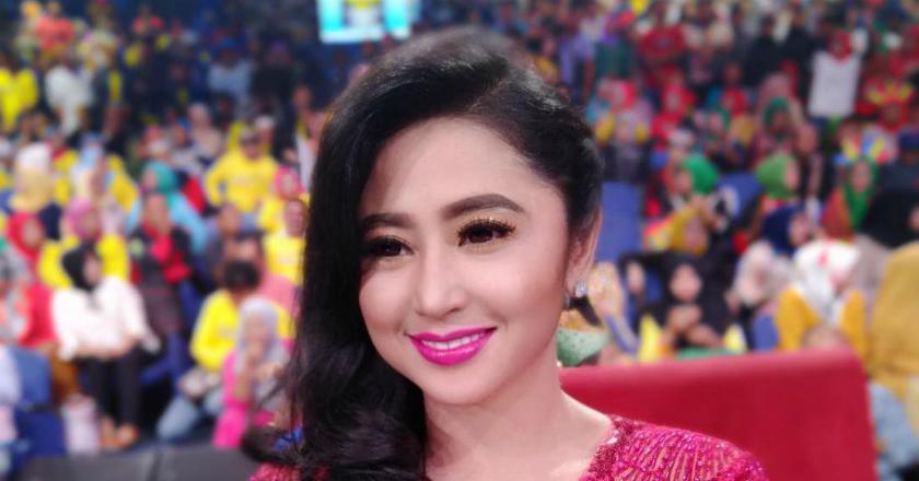 Dewi Perssik Mau Operasi Hidung? Netizen Malah Langsung Protes