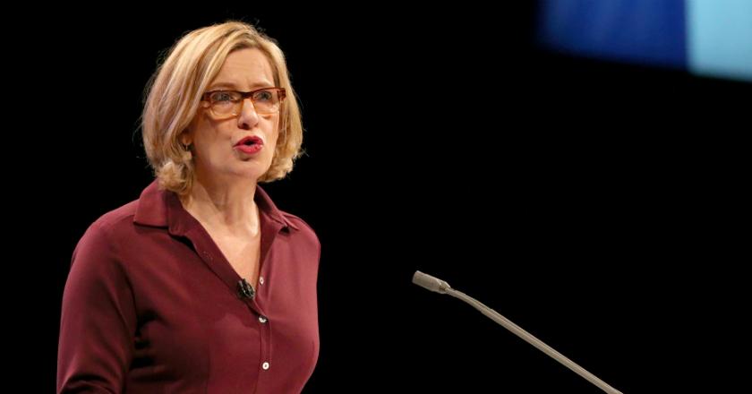 Skandal Penghapusan Imigran Terungkap, Mendagri Inggris Amber Rudd Mundur