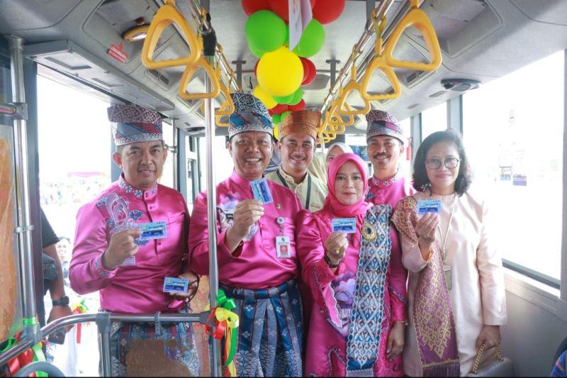 Mulai Hari Ini, Bayar Ongkos Bus Trans Metro Pekanbaru Secara Nontunai