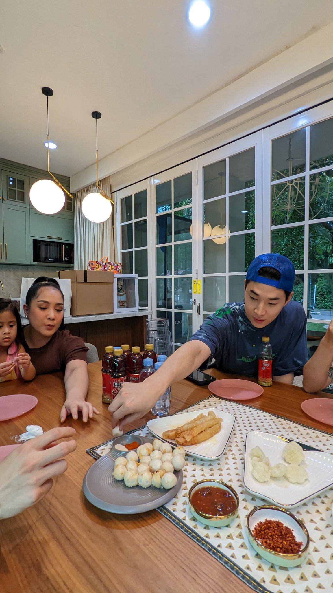 Viral! 2 Member Boyband Korea Mampir ke Rumah Raffi Ahmad di Andara