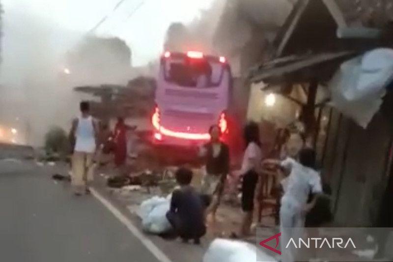 Sopir Bus Pariwisata Serahkan Diri ke Polisi usai Tabrak Lari Tewaskan 4 Orang