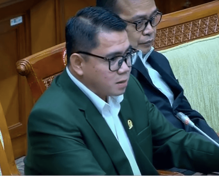 Momen Arteria Dahlan 'Mlengos' ke Mahfud MD dan Salami Sri Mulyani Usai Rapat